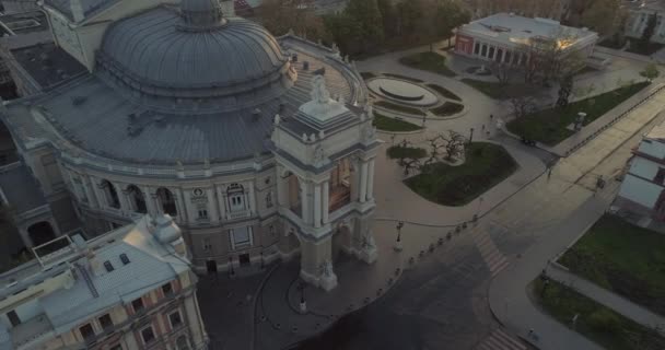 Câmera Aérea Sobe Afasta Teatro Ópera Odessa Praça Nascer Sol — Vídeo de Stock