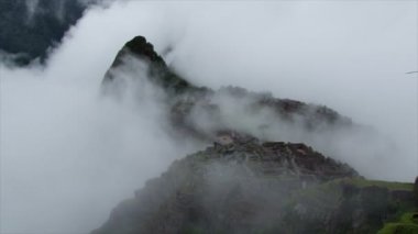 Machu Picchu Peru Highlands kalıntıları zarflama bulutlar dramatik geniş vurdu