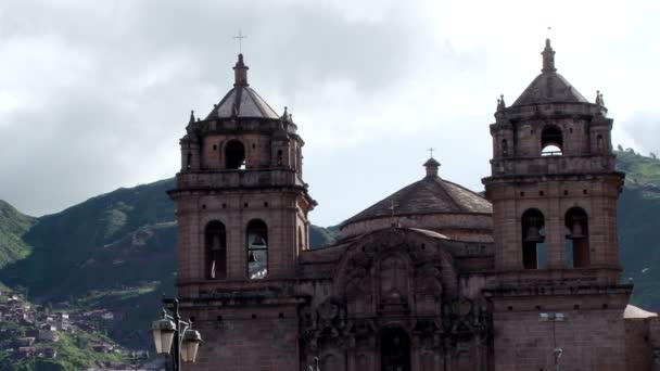 秘鲁库斯科圣佩德罗 克拉维和圣佩德罗广场上半部的特写镜头 — 图库视频影像