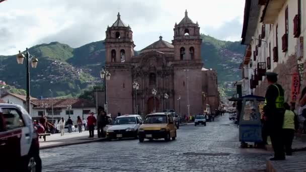 Arabalar Geçerken Iglesia San Pedro San Pedro Plaza Perulu Şehrin — Stok video