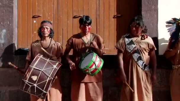 Banda Indígena Una Calle Cucso Perú — Vídeos de Stock