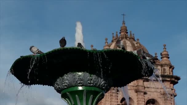 Vue Rapprochée Fontaine Plaza Armas Avec Tour Cathédrale Cusco Arrière — Video
