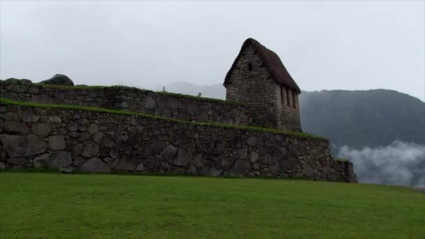 Vista Nebbiosa Della Capanna Dei Guardiani Machu Picchu Perù — Video Stock