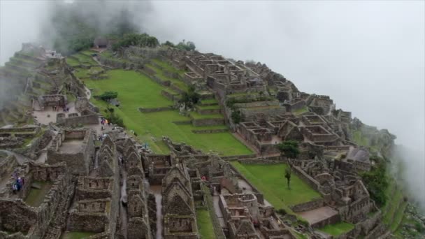 Ampia Panoramica Nuvole Che Rotolano Machu Picchu Antiche Rovine Inca — Video Stock