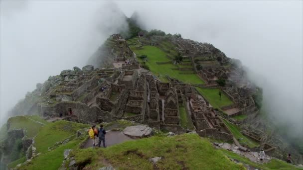 Wide Shot Clouds Rolling Machu Picchu Ancient Inca Ruins Peruvian — Stock Video