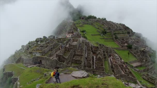 Wide Pan Clouds Rolling Machu Picchu Ancient Inca Ruins Peruvian — Stock Video