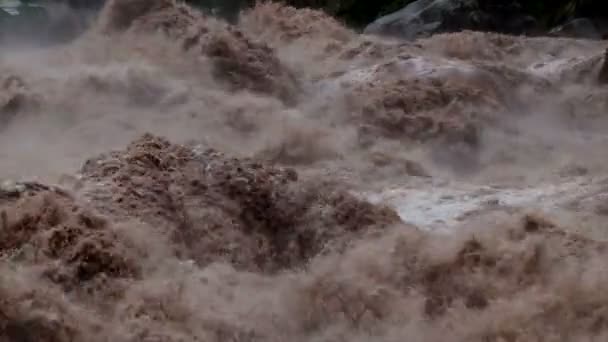 Reißende Ströme Des Urubamba Flusses Voller Flut Während Durch Die — Stockvideo