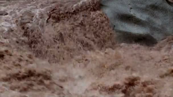 Бушующие Потоки Реки Урубамба Полном Потопе Проходит Через Город Аква — стоковое видео