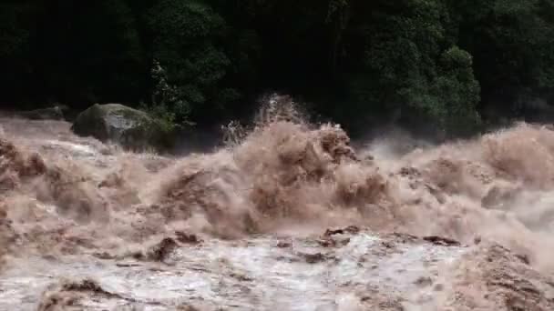 Бурхливих Торенти Напрямку Urubamba Річки Повний Повені Вона Проходить Через — стокове відео
