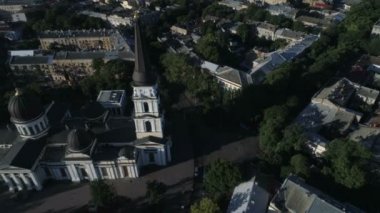 Gerçek zamanlı hava çevresinde döndürme spire Preobrazhensky Katedrali Odessa. Part Two dört