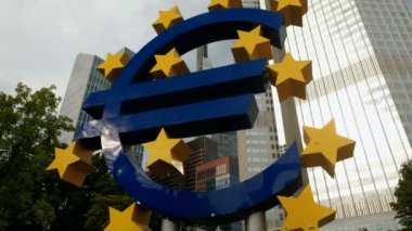 Willy Brandt Platz, Frankfurt içinde Euro kule Euro heykel kadar yavaş tilt