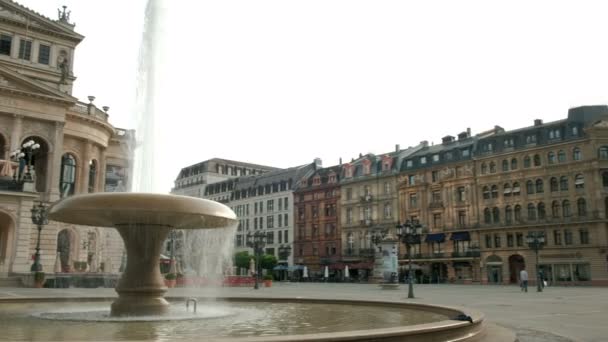 Pan Opernplatz Fto Alte Oper Opera Theatre Frankfurt Fountain — Stock Video