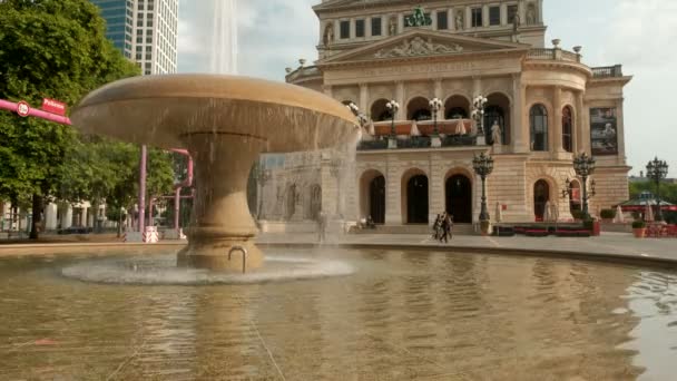 Nakloněná Rovina Fontána Alte Oper Operní Divadlo Frankfurtu Opernplatz Jedno — Stock video