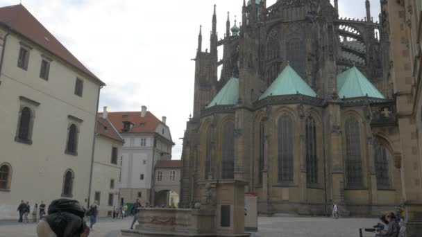 Pan Através Praça Atrás Catedral São Vito Castelo Praga República — Vídeo de Stock