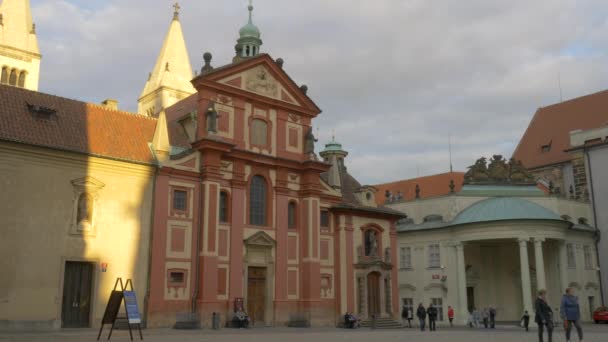 Statiska Skott Fasaden George Basilica Prague Castle Tjeckien Tas Solnedgången — Stockvideo
