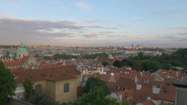 Крыши Красной Черепицы Праге Чехия Снято Время Прекрасного Вечера — стоковое видео
