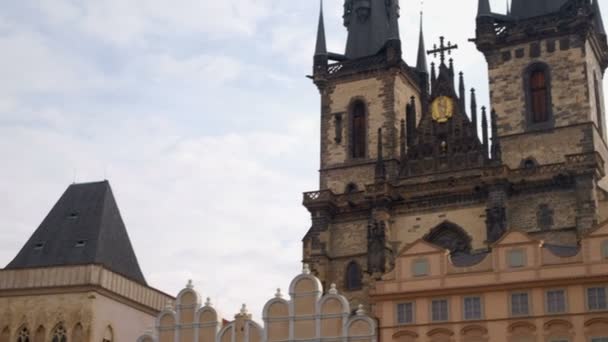 Panela Inclinação Torre Igreja Nossa Senhora Para Jan Hus Monumento — Vídeo de Stock