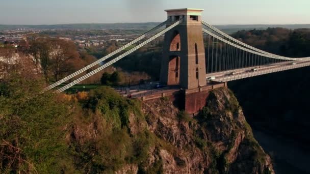 Κάμερα Περιστρέφεται Όλη Την Κρεμαστή Γέφυρα Του Clifton Κατά Ένα — Αρχείο Βίντεο