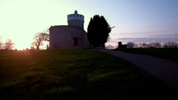 Kameran Panorerar Över Clifton Ner Med Clifton Observatorium Skott Mot — Stockvideo