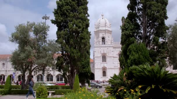葡萄牙里斯本 2019年5月18日 里斯本Santa Maria Belem教堂钟楼的普丽卡 英佩利奥公园景观 — 图库视频影像