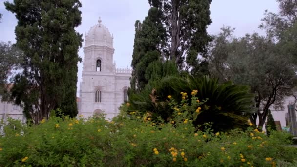 Sartén Corta Través Flores Florecientes Praca Imperio Parque Lisboa Campanario — Vídeos de Stock