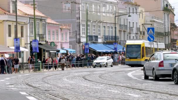 Lizbona Portugalia Maja 2019 Statyczny Klip Ruchliwej Ulicy Pełnej Turystów — Wideo stockowe