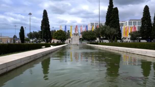 Clip Estático Estanque Agua Frente Estatuas Lhippocampe Plaza Del Imperio — Vídeos de Stock