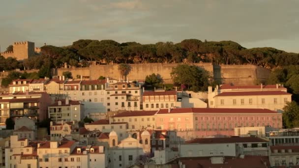 Pan Över Sao Jorge Slott Lissabon Tas Gyllene Timme Kvällen — Stockvideo