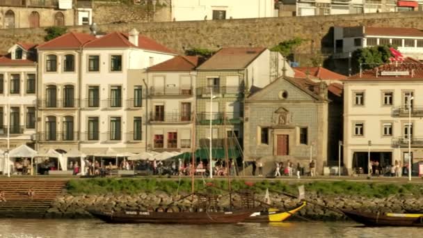 Powolny Rondel Południowym Brzegu Rzeki Douro Porto Zachodzie Słońca Ulice — Wideo stockowe