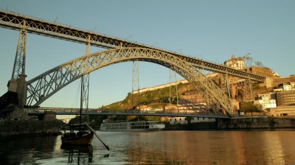 Low Wide Angle Clip Ponte Luis Bridge Sunset Framed Rabelo — Stock Video