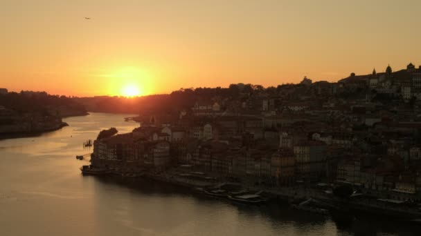 Zachód Słońca Nad Porto Portugalii Zabrany Południowej Strony Mostu Ponte — Wideo stockowe