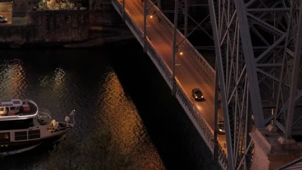 Clipe Telefoto Crepúsculo Carros Que Atravessam Ponte Ponte Luis Porto — Vídeo de Stock