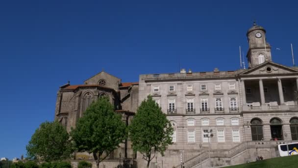 Pan Melintasi Fasad Bolsa Place Monumen Untuk Dom Henrique Porto — Stok Video