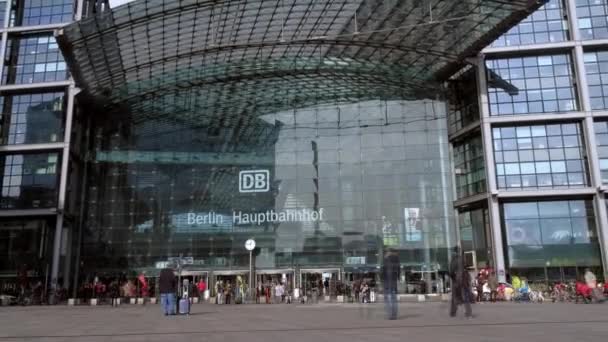 Lapso Tiempo Diurno Acerca Para Revelar Los Viajeros Berlín Hauptbahnhof — Vídeos de Stock