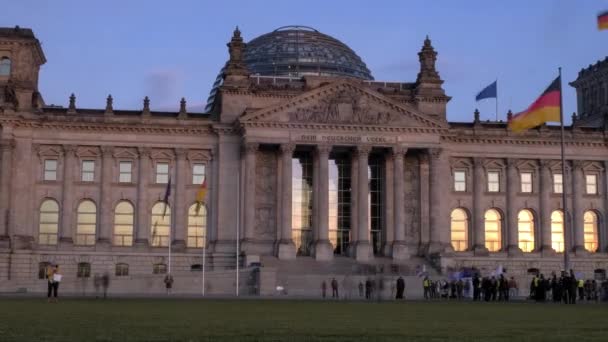 Dzień Zmierzchu Upływu Czasu Jak Aparat Zoom Kopuły Reichstag Ujawnić — Wideo stockowe