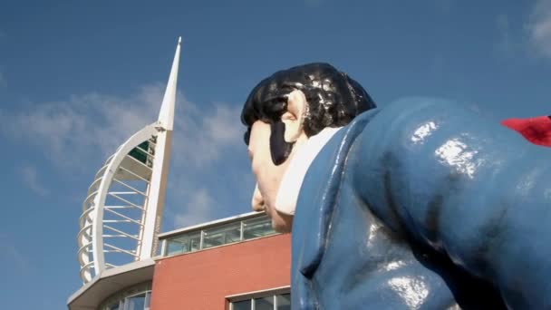 Câmera Desliza Spinnaker Tower Para Figurehead Hms Vernon Portsmouth Inglaterra — Vídeo de Stock