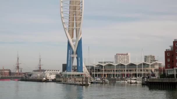 Clip Medio Inclinación Suave Muy Lento Hasta Torre Spinnaker Portsmouth — Vídeos de Stock