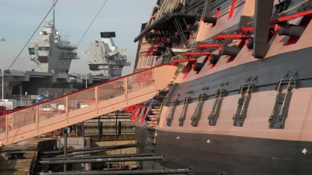 Clip Medio Del Casco Hms Victory Con Portaaviones Hms Prince — Vídeo de stock