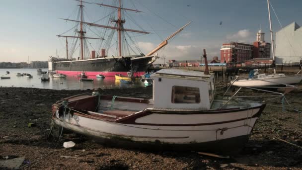 Szeroki Klip Statyczny Hms Warrior Słoneczny Zimowy Dzień Oprawiony Przez — Wideo stockowe