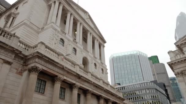 Omgekeerde Gevel Van Bank England Als Rood Londen Langs Threadneedle — Stockvideo
