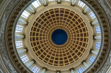 Küba, Havana 'daki Capitolio binasının içindeki kubbe.