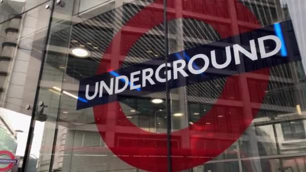 Лондон Объединенный Кингдом Января 2020 Пан Подземного Логотипа Стеклянном Окне — стоковое видео