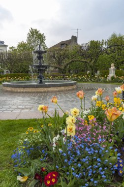 Honfleur Fransa 'daki savaş anıtı ve çeşmesi