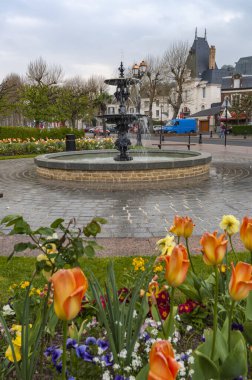 Honfleur, Fransa 'daki çeşme. Yağmurlu bir günde alındı