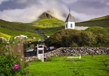 Faroe Adaları 'ndaki Krivik ahşap kilisesi.
