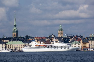 Gemi Stockholm İsveç 'e yanaştı.
