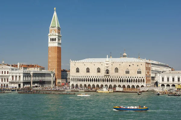 Venezia Italia Settembre 2006 Taxi Acquei Autobus Davanti Piazza San — Foto Stock