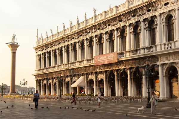 Venice Italië 27E September 2006 Dawn San Marco Square Toeristen — Stockfoto