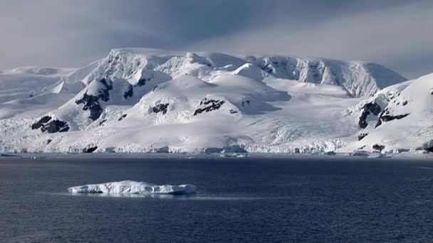 Lenyűgöző Hótáj Neko Kikötőjében Antarktiszi Félszigeten Antarktiszon Gyönyörű Napsütéses Nap — Stock videók