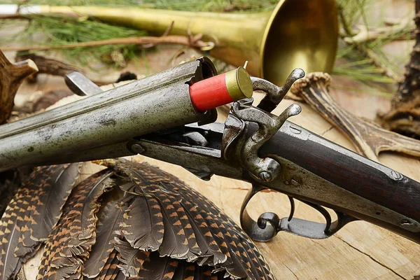 Composición de caza con escopeta de caza — Foto de Stock